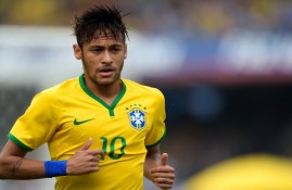 半岛体育-世俱杯八强战对决在即！密尔沃基雄鹿演练定位球，广厦男篮密集防守应对